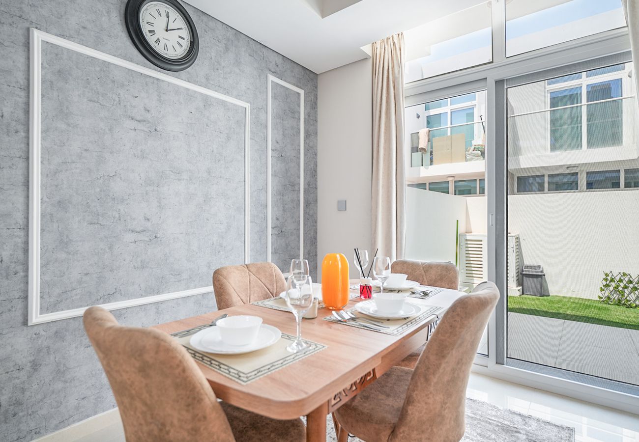 Terraced House in Dubai - EasyGo – Spacious 3BR with Garden in DAMAC Hills 2