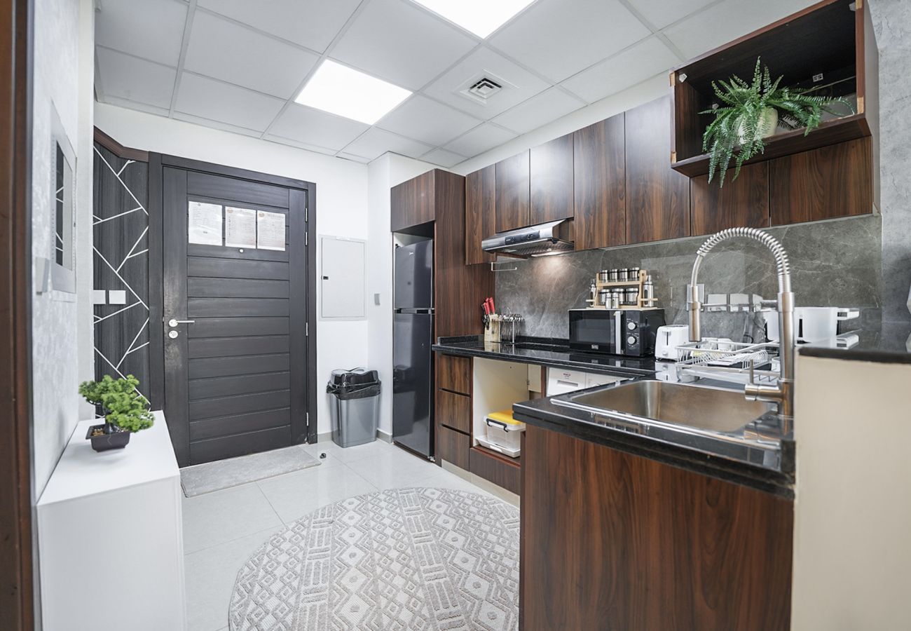 Terraced House in Dubai - EasyGo – Spacious 3BR with Garden in DAMAC Hills 2