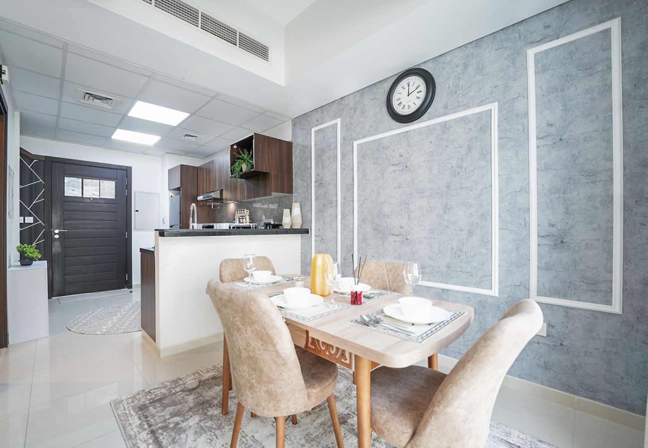 Terraced House in Dubai - EasyGo – Spacious 3BR with Garden in DAMAC Hills 2