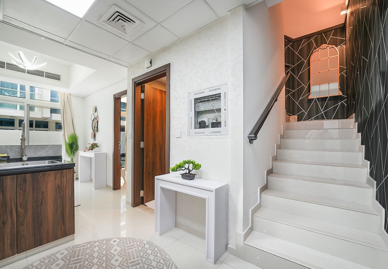 Terraced House in Dubai - EasyGo – Spacious 3BR with Garden in DAMAC Hills 2