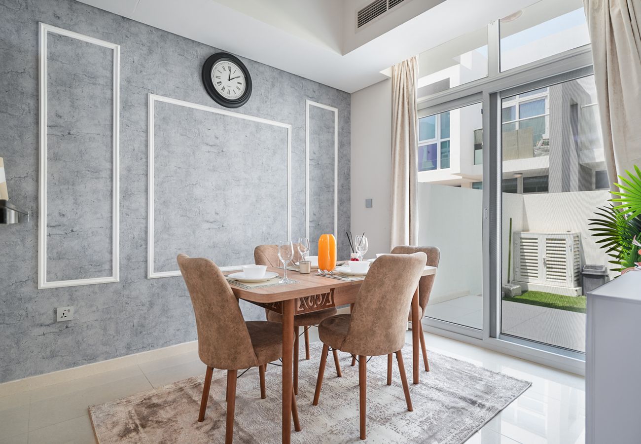 Terraced House in Dubai - EasyGo – Spacious 3BR with Garden in DAMAC Hills 2