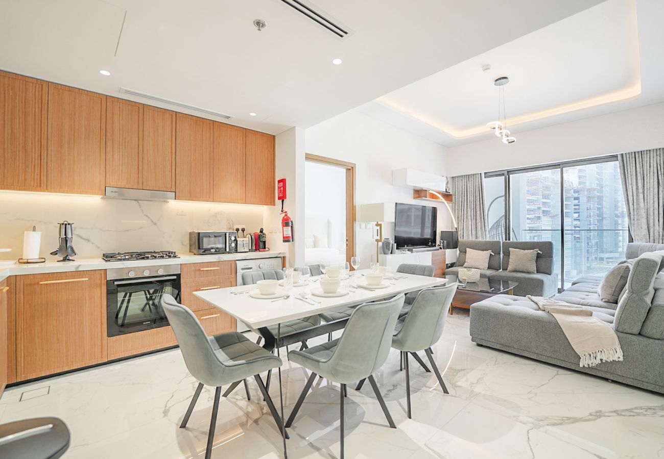 Apartment in Dubai - EasyGo - Contemporary 2 Bedroom Apartment with Balcony in Meydan