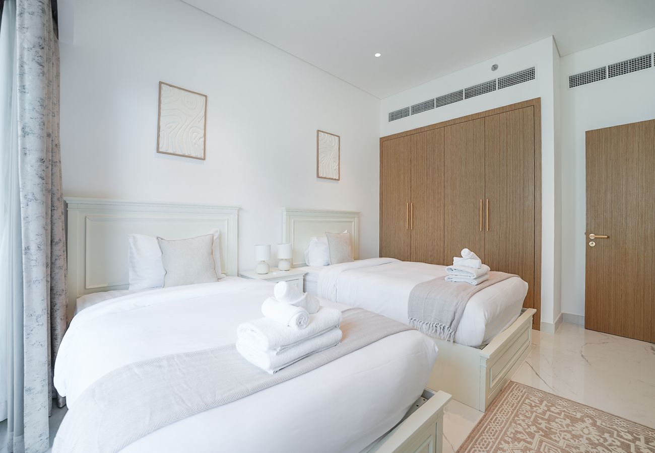 Apartment in Dubai - EasyGo - Contemporary 2 Bedroom Apartment with Balcony in Meydan