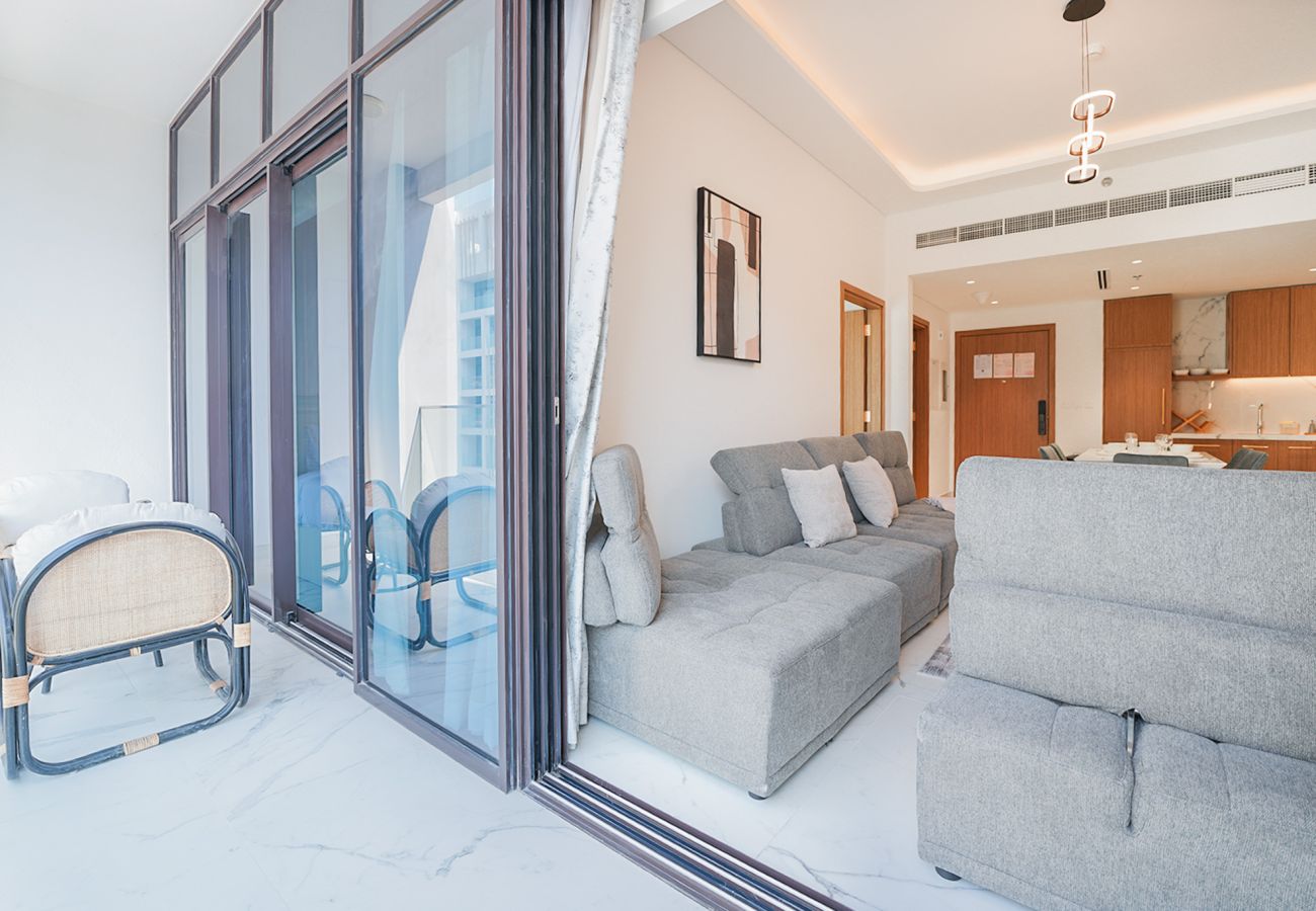 Apartment in Dubai - EasyGo - Contemporary 2 Bedroom Apartment with Balcony in Meydan