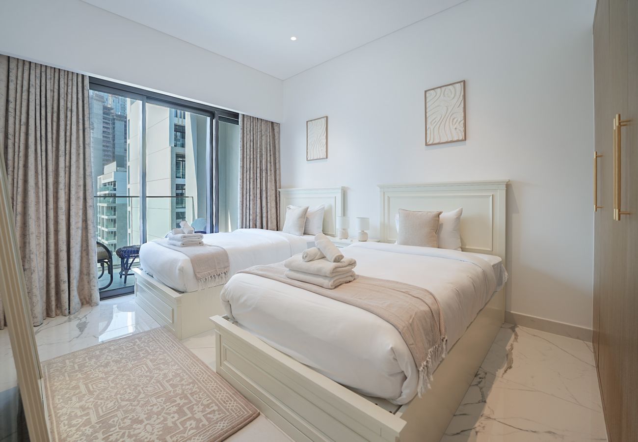 Apartment in Dubai - EasyGo - Contemporary 2 Bedroom Apartment with Balcony in Meydan