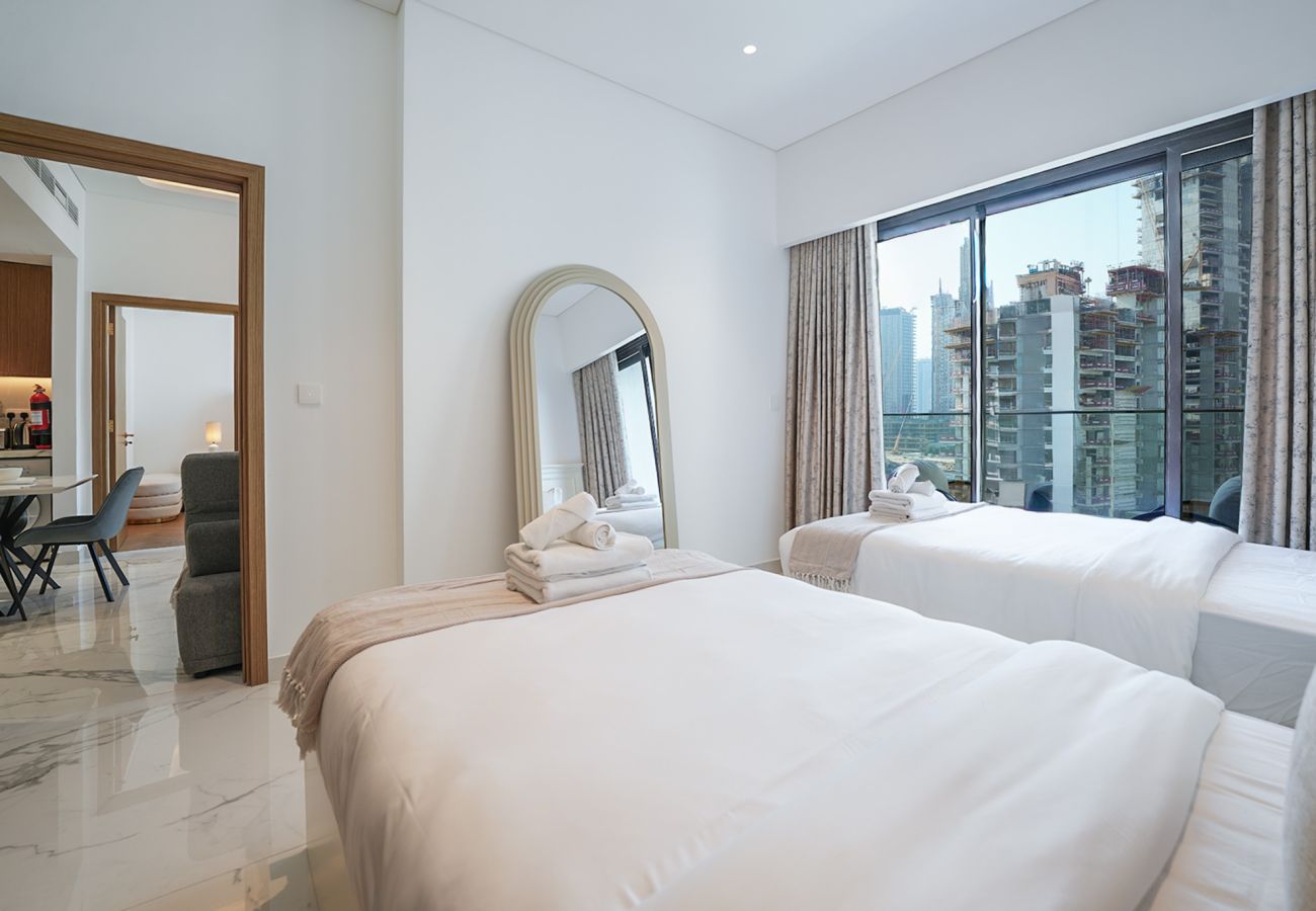 Apartment in Dubai - EasyGo - Contemporary 2 Bedroom Apartment with Balcony in Meydan