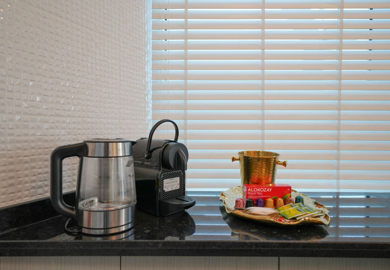 Apartment in Dubai - EasyGo - Elegant 2 Bedroom near Miracle Garden