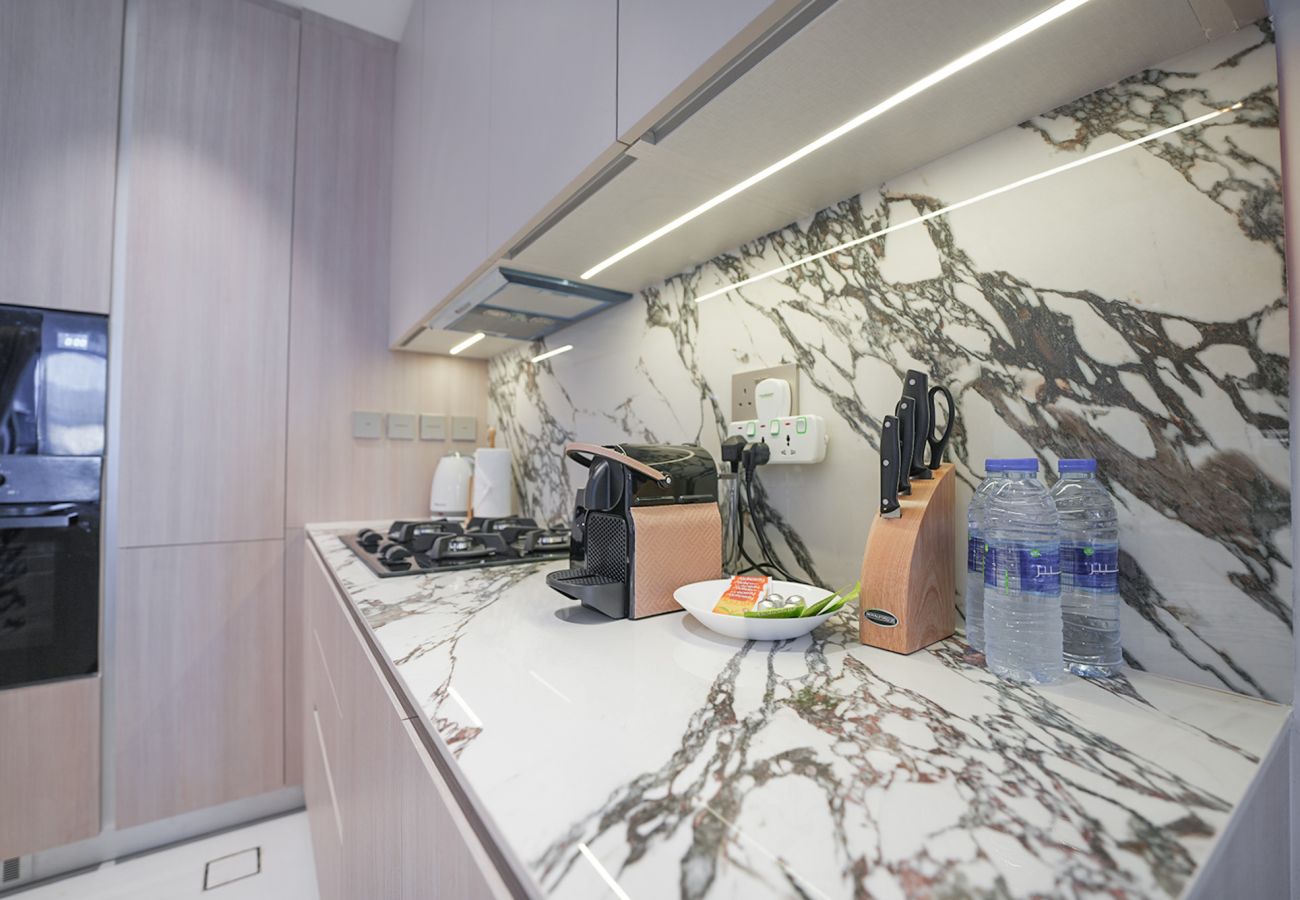 Apartment in Dubai - EasyGo - Modern 1BR with Balcony & Amenities in Arjan