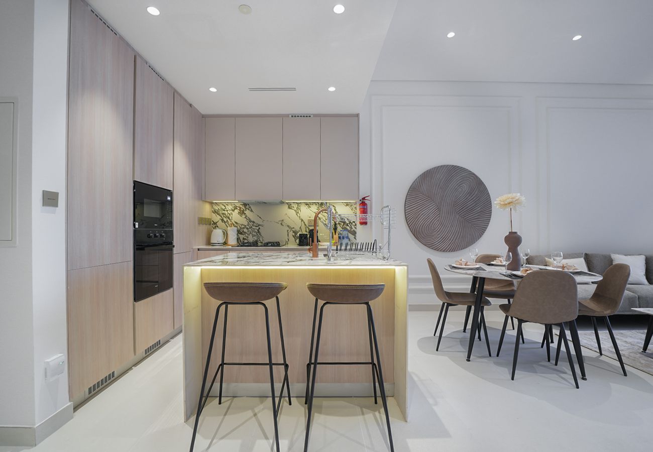 Apartment in Dubai - EasyGo - Modern 1BR with Balcony & Amenities in Arjan