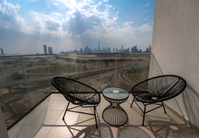 Apartment in Dubai - EasyGo - Chic 2-Bedroom with Dubai Skyline View