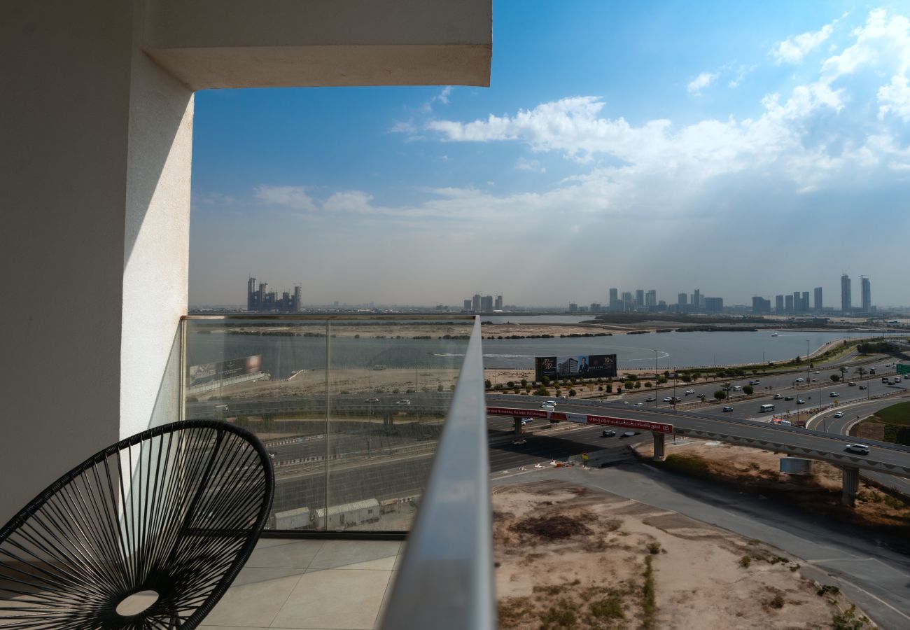 Apartment in Dubai - EasyGo - Chic 2-Bedroom with Dubai Skyline View