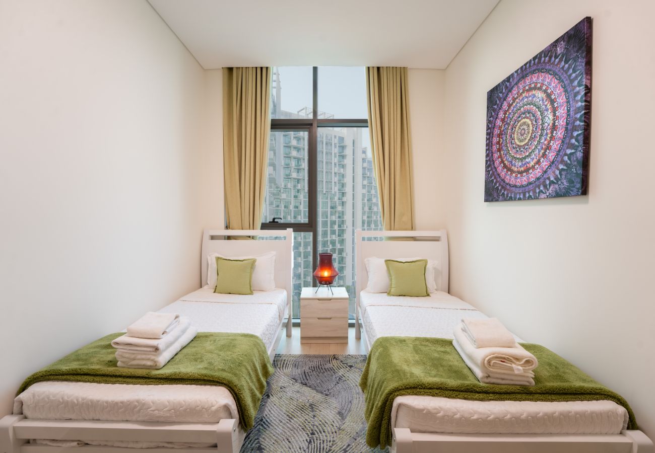 Apartment in Dubai - EasyGo - Chic 2-Bedroom with Dubai Skyline View