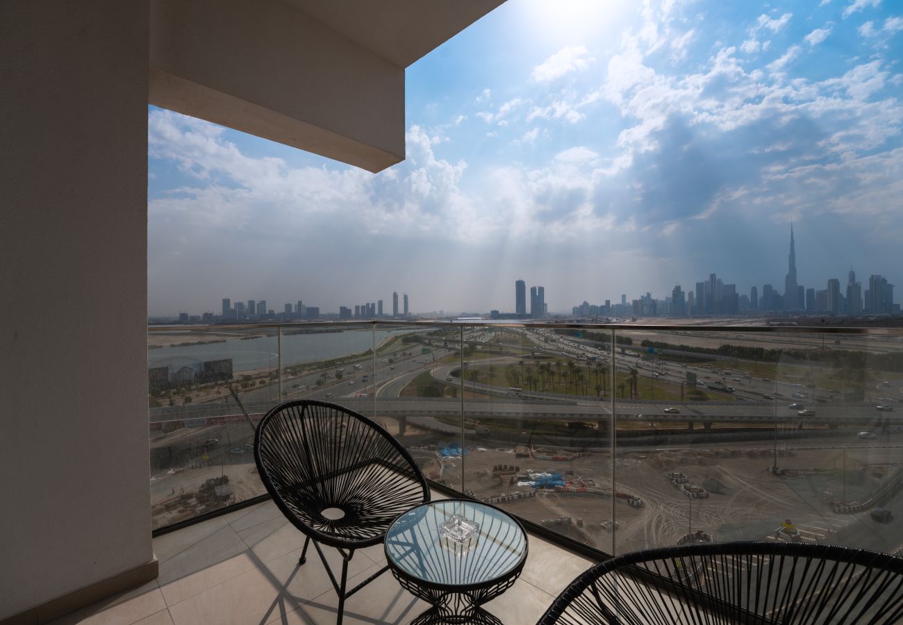 Apartment in Dubai - EasyGo - Chic 2-Bedroom with Dubai Skyline View