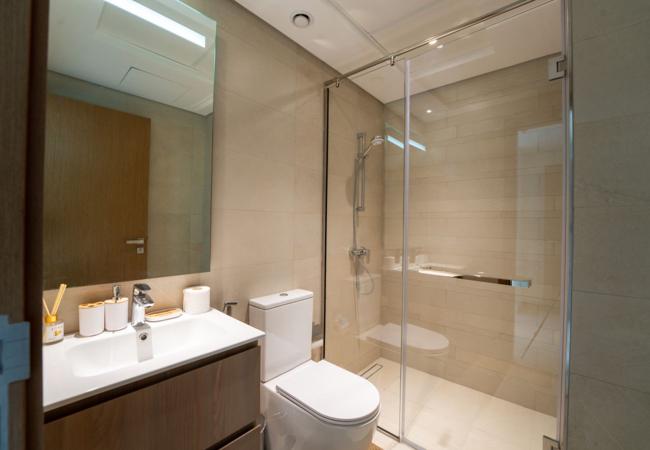 Apartment in Dubai - EasyGo - Chic 2-Bedroom with Dubai Skyline View