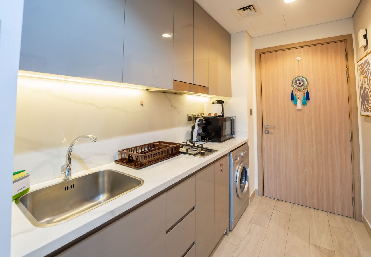 Studio in Dubai - EasyGo – Stylish Studio with Dubai Skyline View