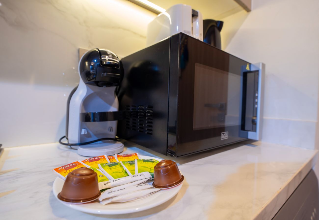 Studio in Dubai - EasyGo – Stylish Studio with Dubai Skyline View