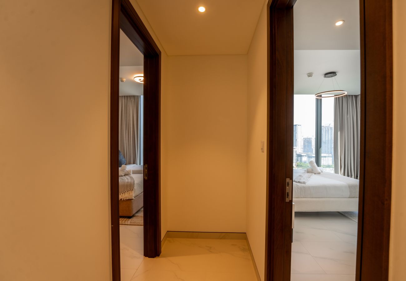 Apartment in Dubai - EasyGo - Stylish 2BR w/ City View in Sobha Creek