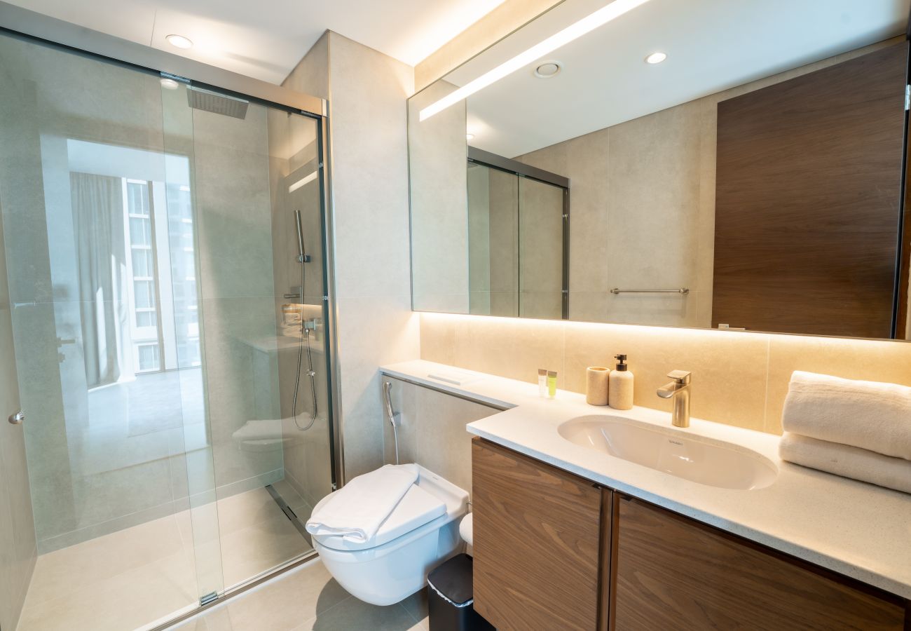 Apartment in Dubai - EasyGo - Stylish 2BR w/ City View in Sobha Creek