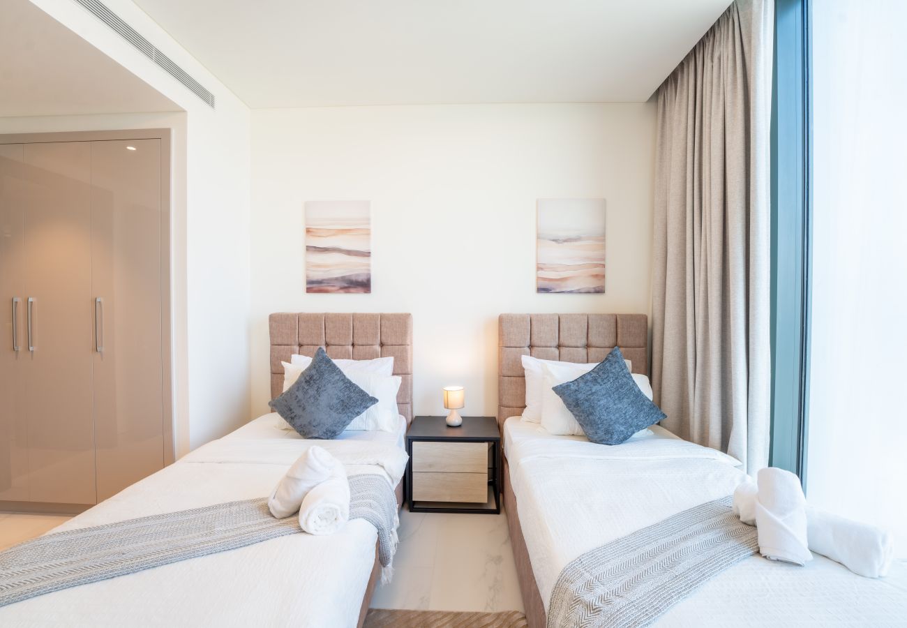 Apartment in Dubai - EasyGo - Stylish 2BR w/ City View in Sobha Creek