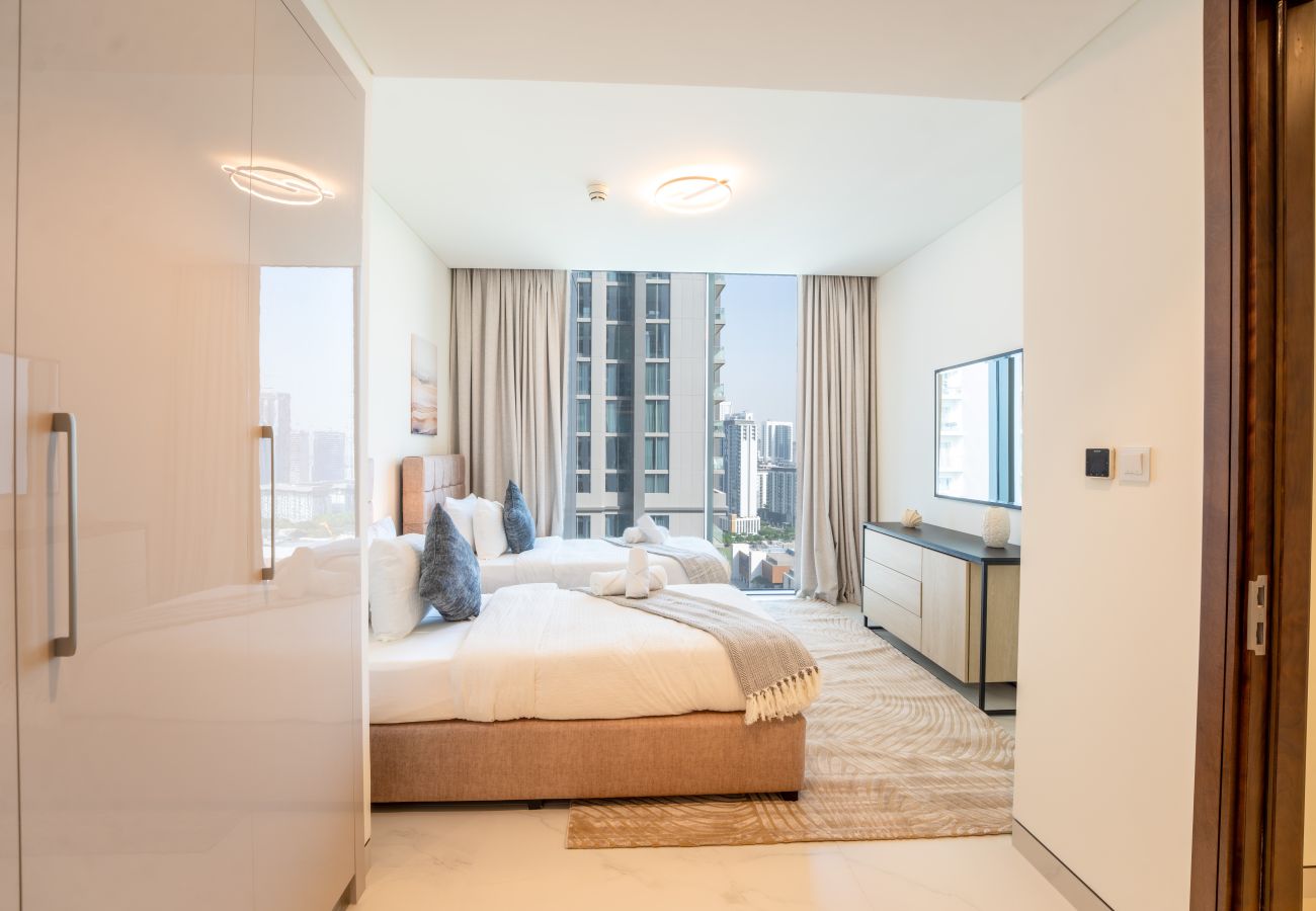 Apartment in Dubai - EasyGo - Stylish 2BR w/ City View in Sobha Creek