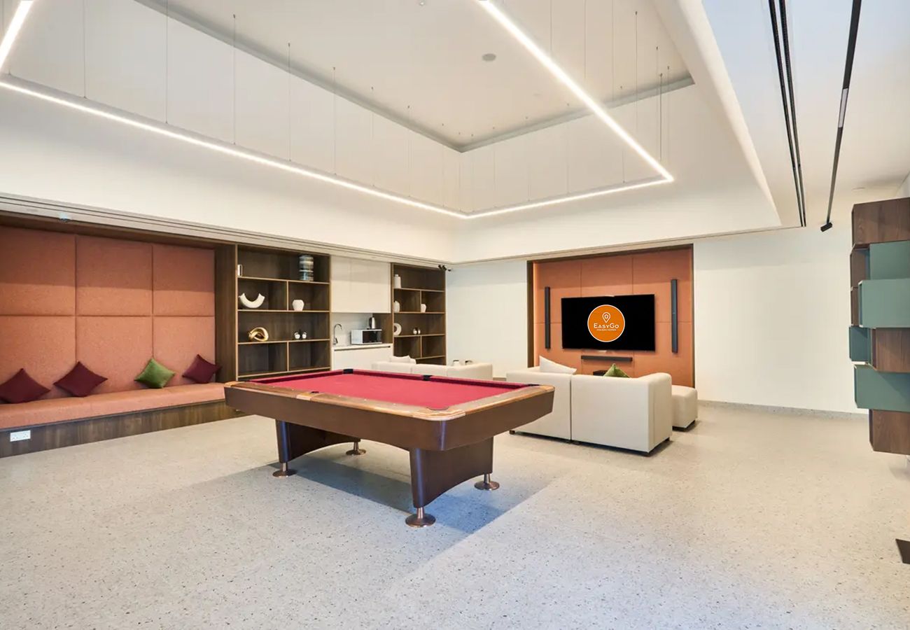 Apartment in Dubai - EasyGo - Stylish 2BR w/ City View in Sobha Creek