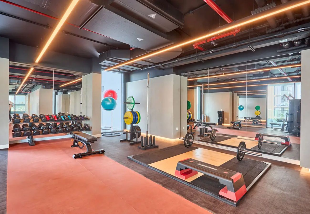 Apartment in Dubai - EasyGo - Stylish 2BR w/ City View in Sobha Creek
