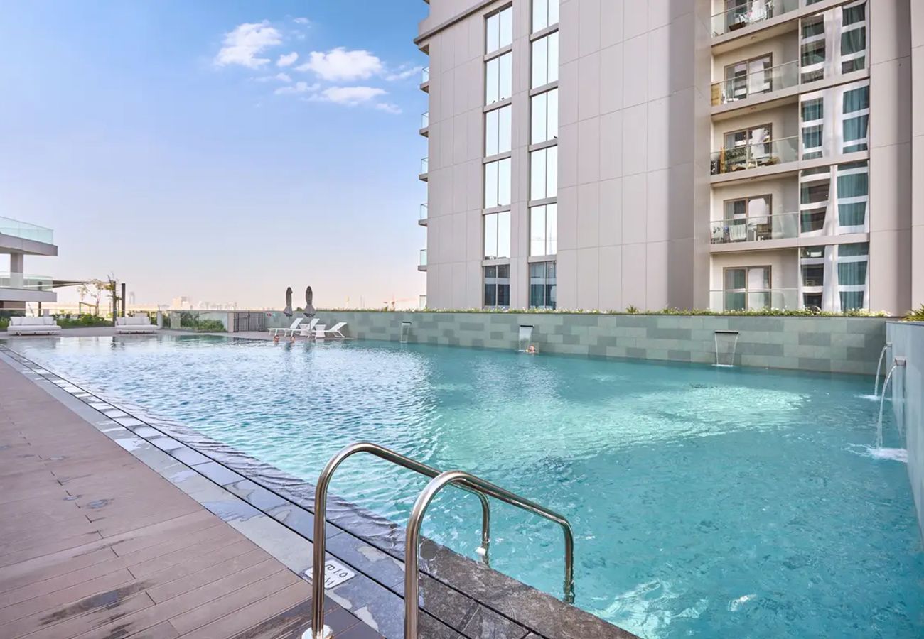 Apartment in Dubai - EasyGo - Stylish 2BR w/ City View in Sobha Creek