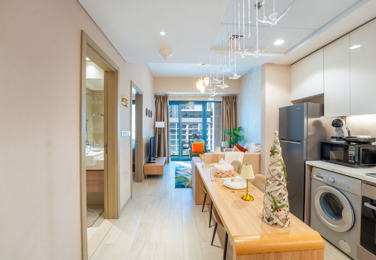 Apartment in Dubai - EasyGo – Elegant 1-Bedroom Apartment with Balcony