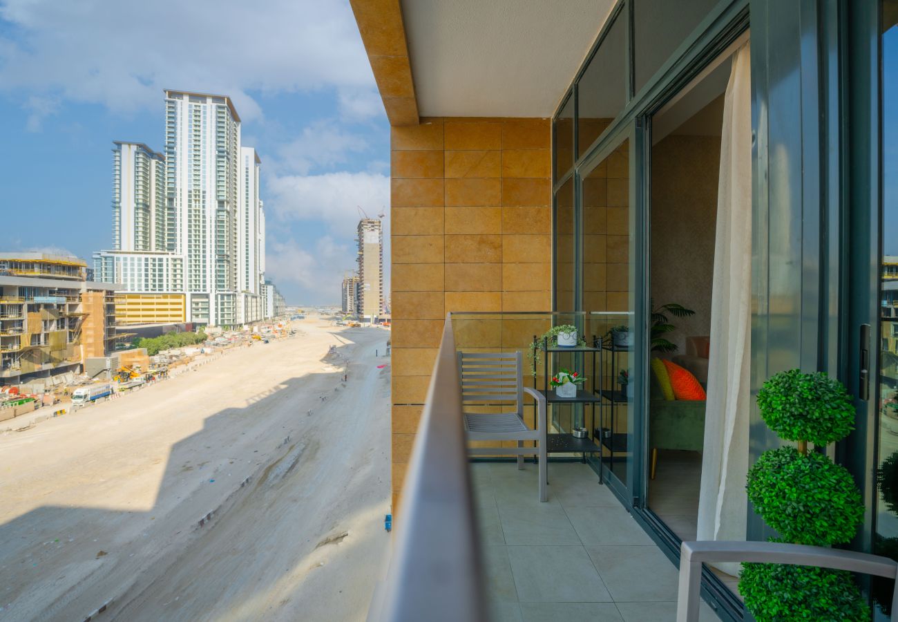 Apartment in Dubai - EasyGo – Elegant 1-Bedroom Apartment with Balcony