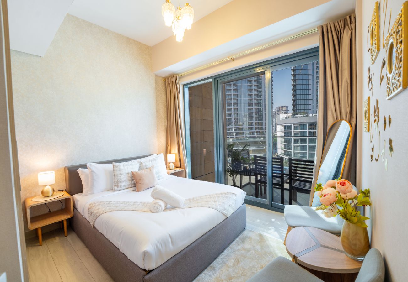 Apartment in Dubai - EasyGo – Elegant 1-Bedroom Apartment with Balcony