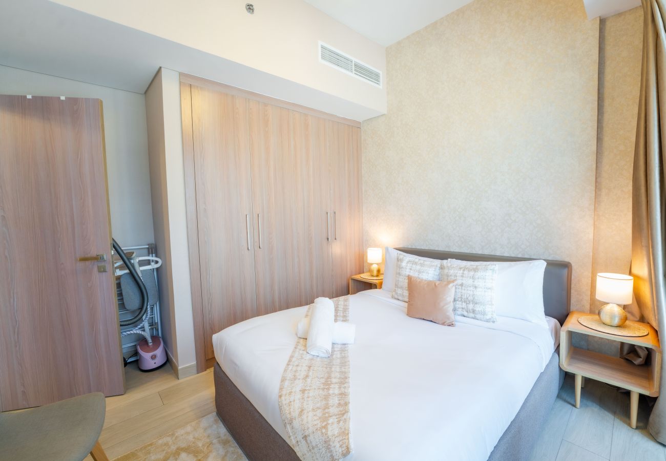 Apartment in Dubai - EasyGo – Elegant 1-Bedroom Apartment with Balcony