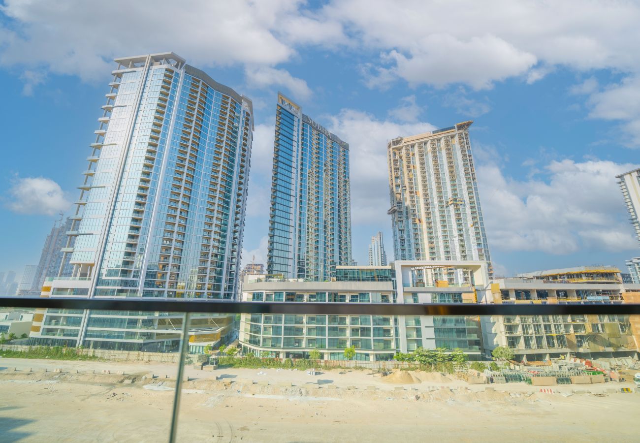 Apartment in Dubai - EasyGo – Elegant 1-Bedroom Apartment with Balcony