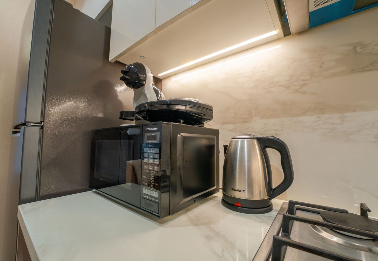 Apartment in Dubai - EasyGo – Elegant 1-Bedroom Apartment with Balcony