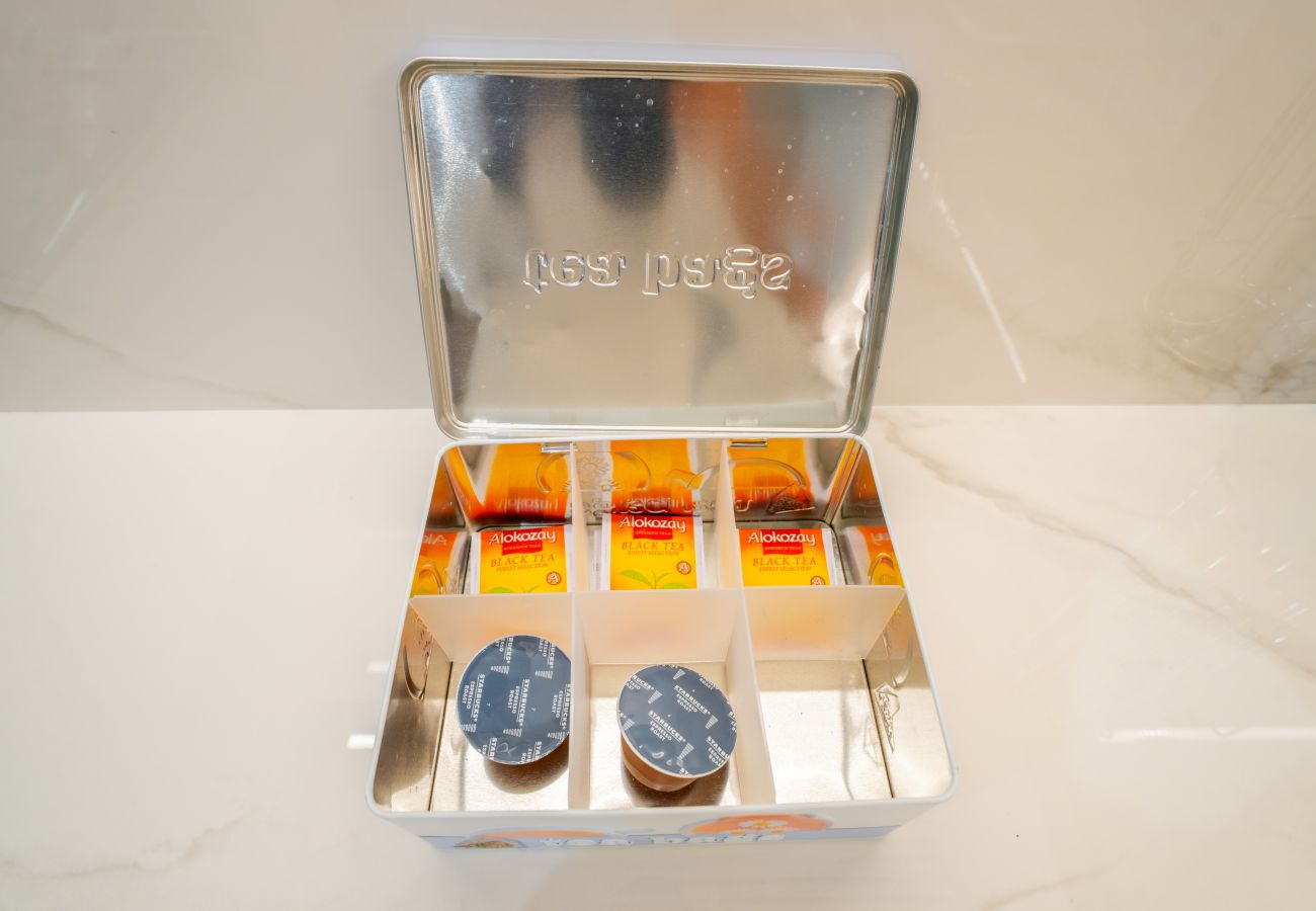 Apartment in Dubai - EasyGo – Elegant 1-Bedroom Apartment with Balcony