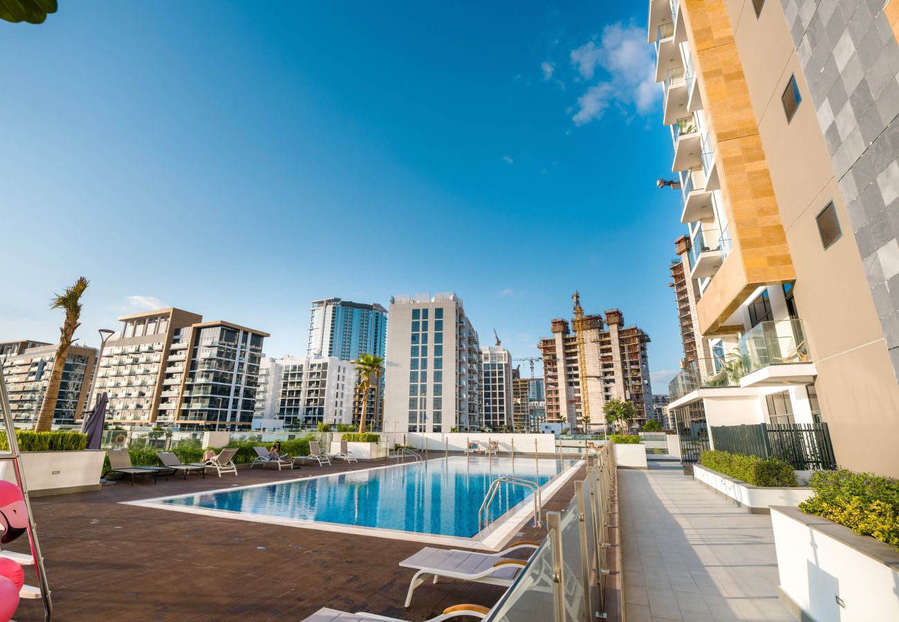 Apartment in Dubai - EasyGo – Elegant 1-Bedroom Apartment with Balcony