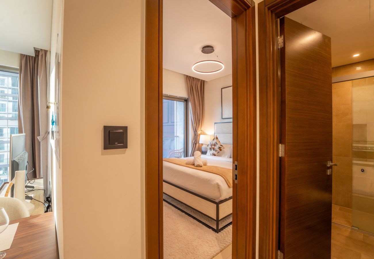 Apartment in Dubai - EasyGo – Modern 1BR with Balcony & City View