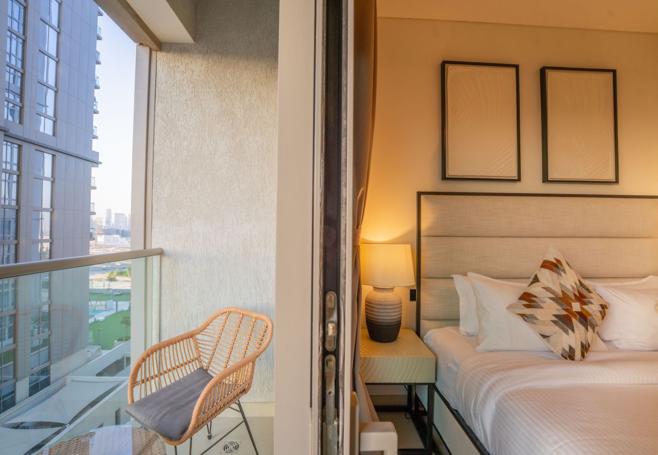 Apartment in Dubai - EasyGo – Modern 1BR with Balcony & City View