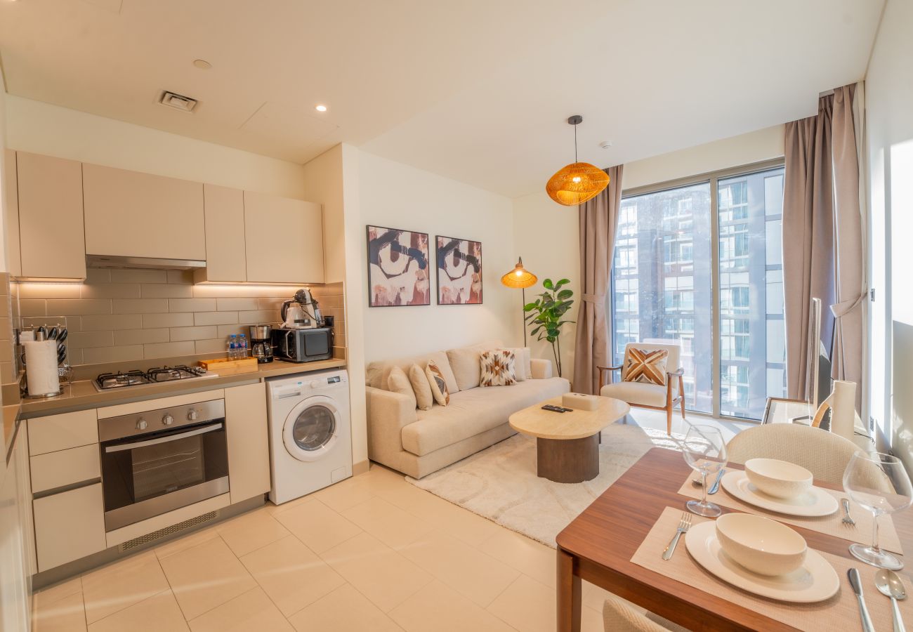 Apartment in Dubai - EasyGo – Modern 1BR with Balcony & City View