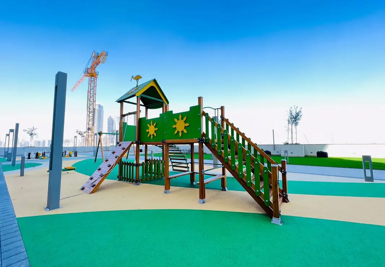 Apartment in Dubai - EasyGo – Modern 1BR with Balcony & City View