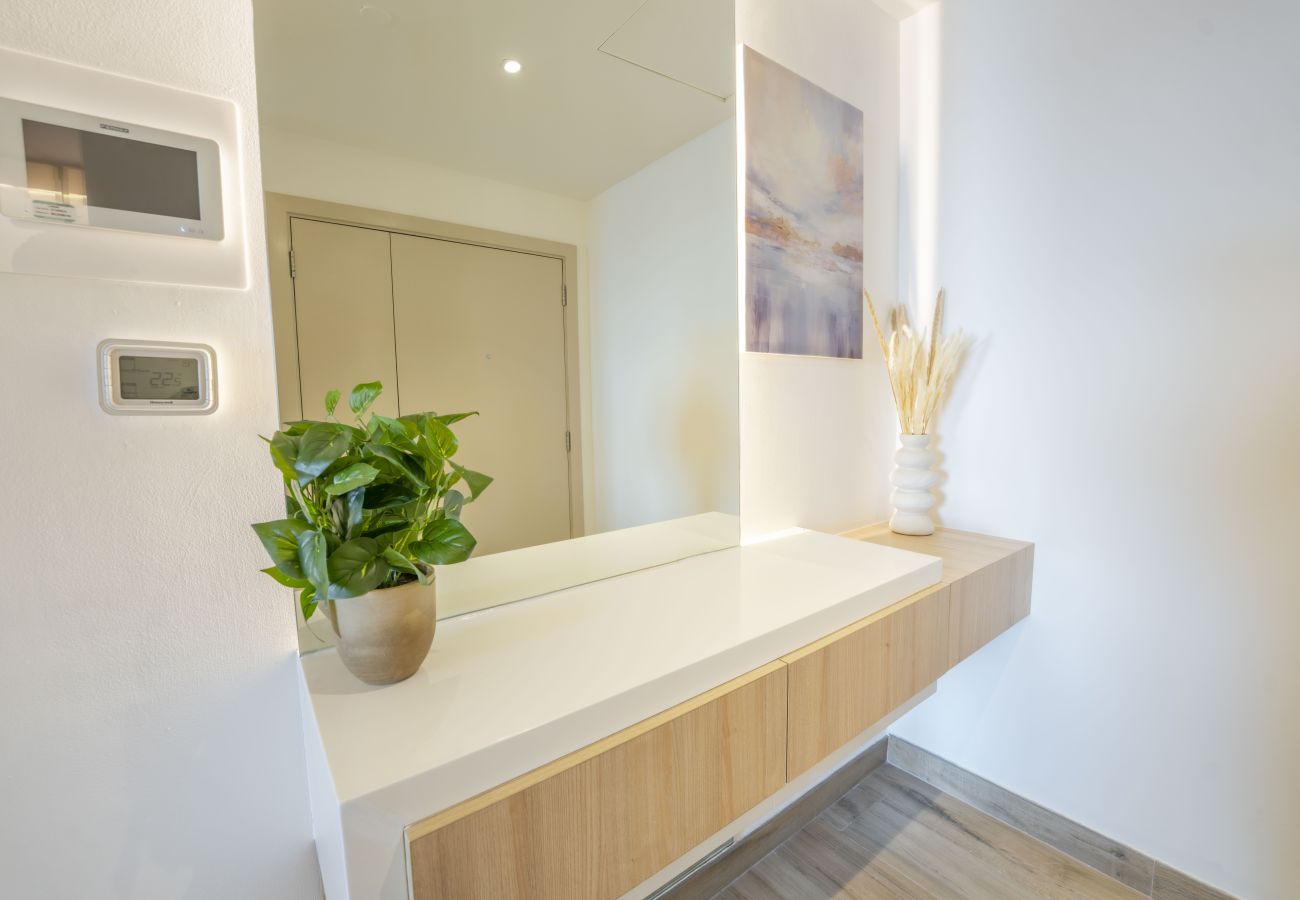 Apartment in Dubai - EasyGo - Luxury 3BR+M with Dubai Eye View, JBR