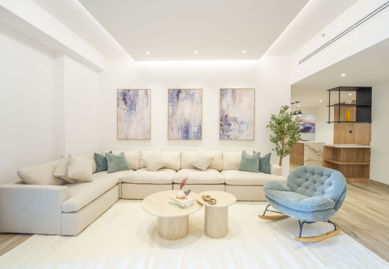 Apartment in Dubai - EasyGo - Luxury 3BR+M with Dubai Eye View, JBR