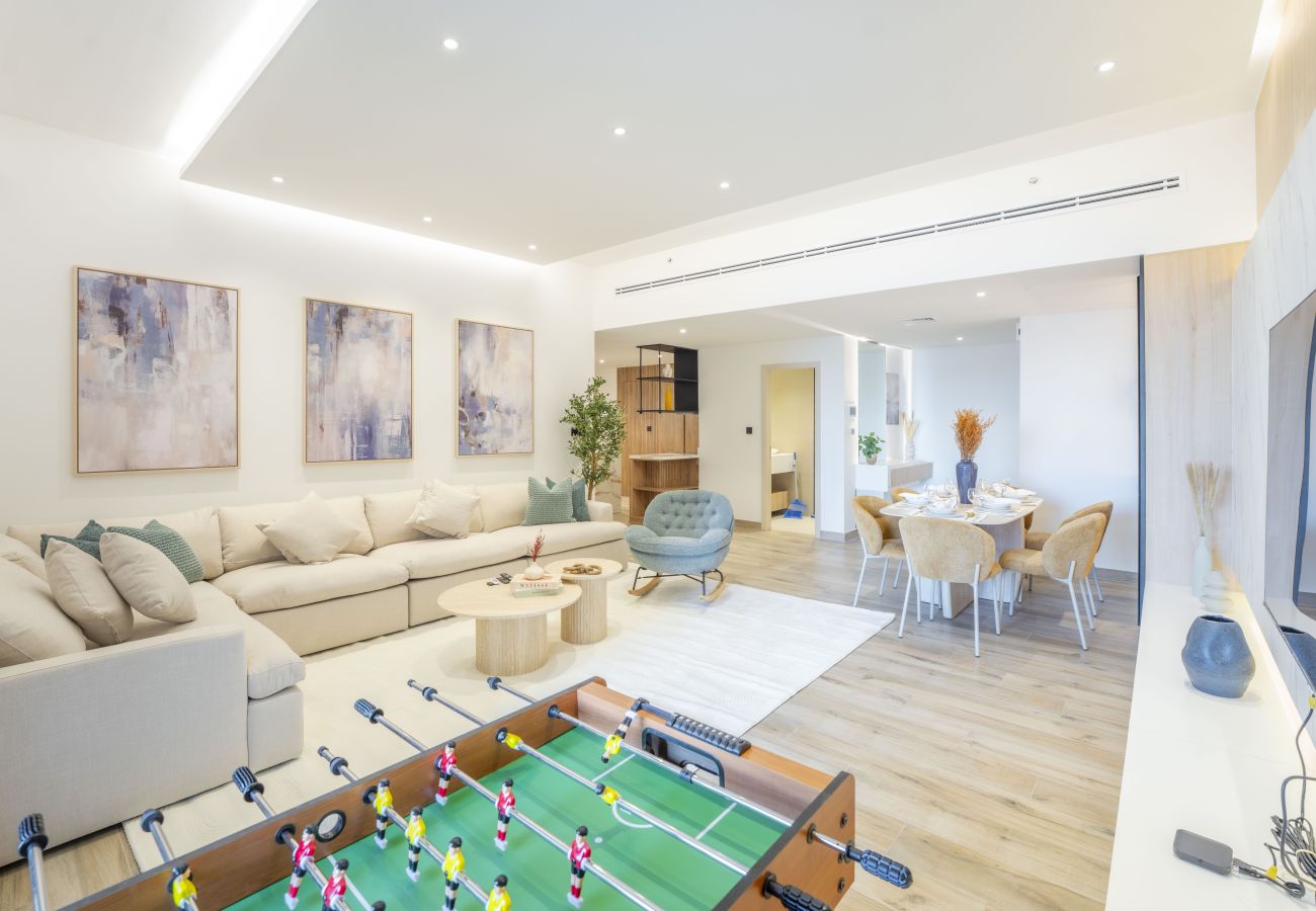 Apartment in Dubai - EasyGo - Luxury 3BR+M with Dubai Eye View, JBR