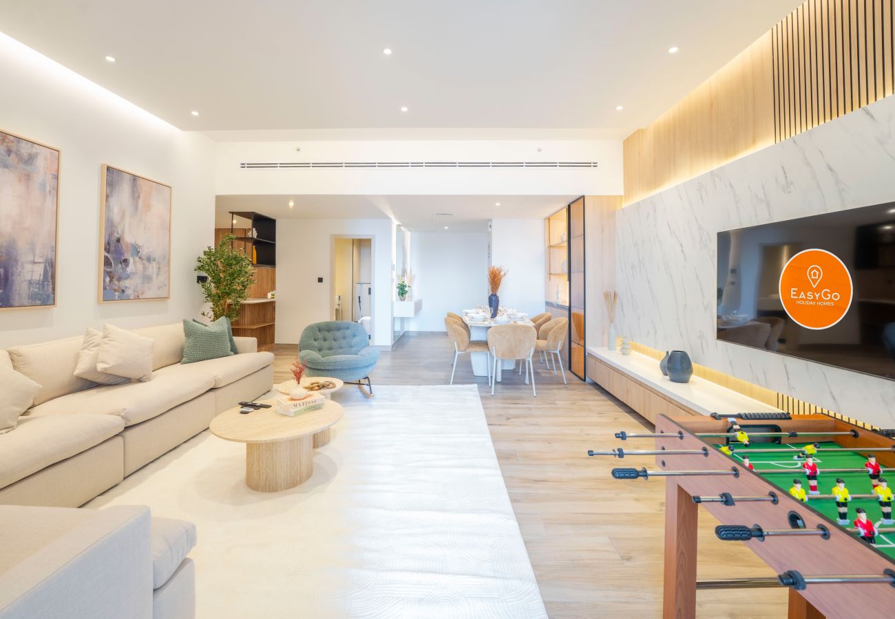 Apartment in Dubai - EasyGo - Luxury 3BR+M with Dubai Eye View, JBR
