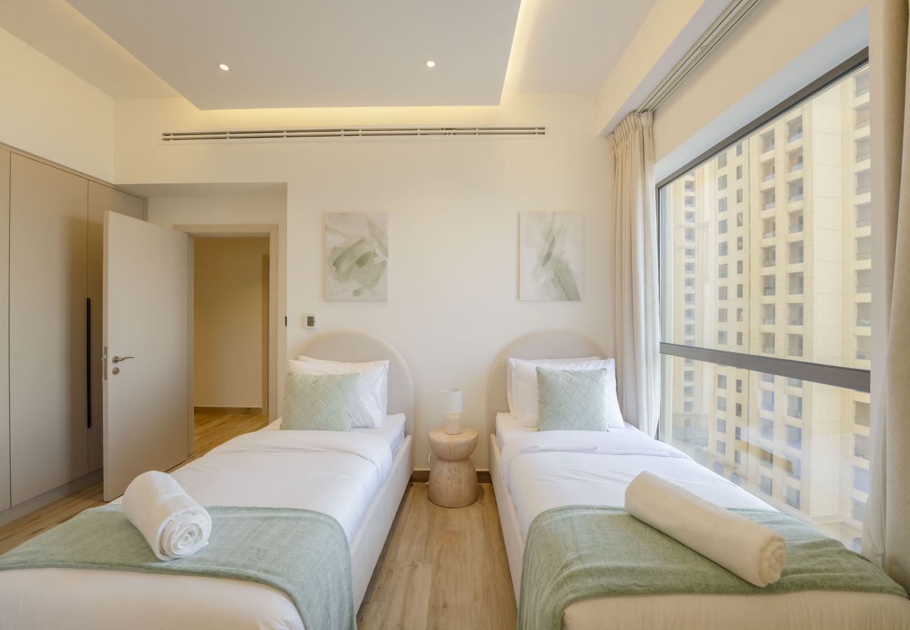 Apartment in Dubai - EasyGo - Luxury 3BR+M with Dubai Eye View, JBR