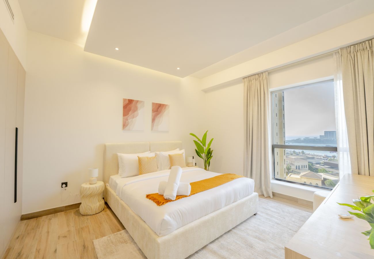 Apartment in Dubai - EasyGo - Luxury 3BR+M with Dubai Eye View, JBR