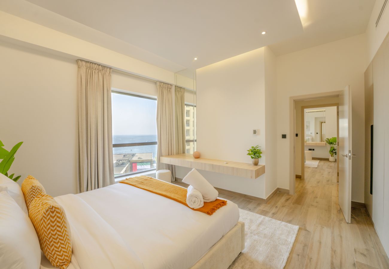 Apartment in Dubai - EasyGo - Luxury 3BR+M with Dubai Eye View, JBR