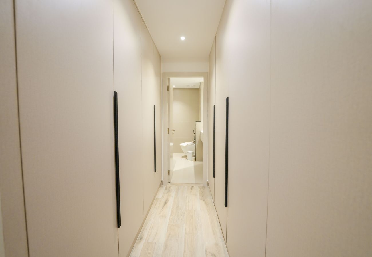 Apartment in Dubai - EasyGo - Luxury 3BR+M with Dubai Eye View, JBR