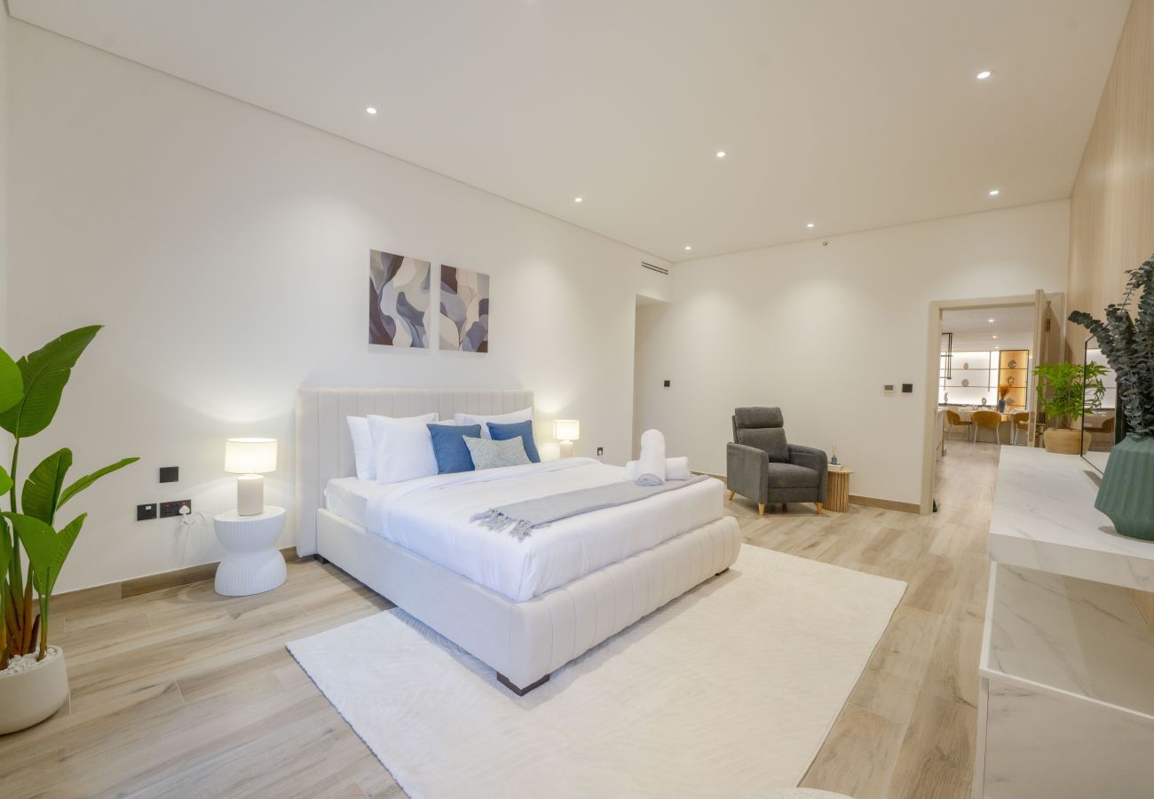 Apartment in Dubai - EasyGo - Luxury 3BR+M with Dubai Eye View, JBR