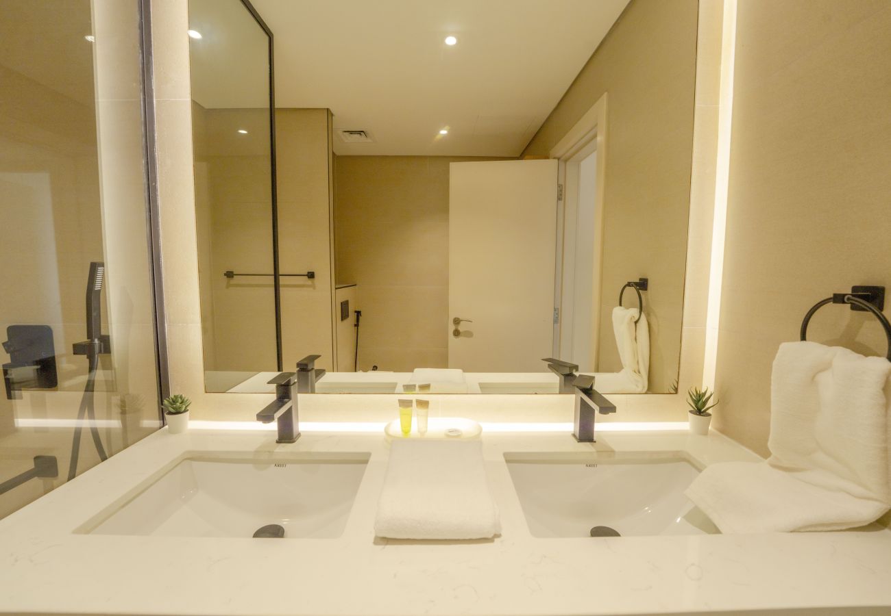 Apartment in Dubai - EasyGo - Luxury 3BR+M with Dubai Eye View, JBR