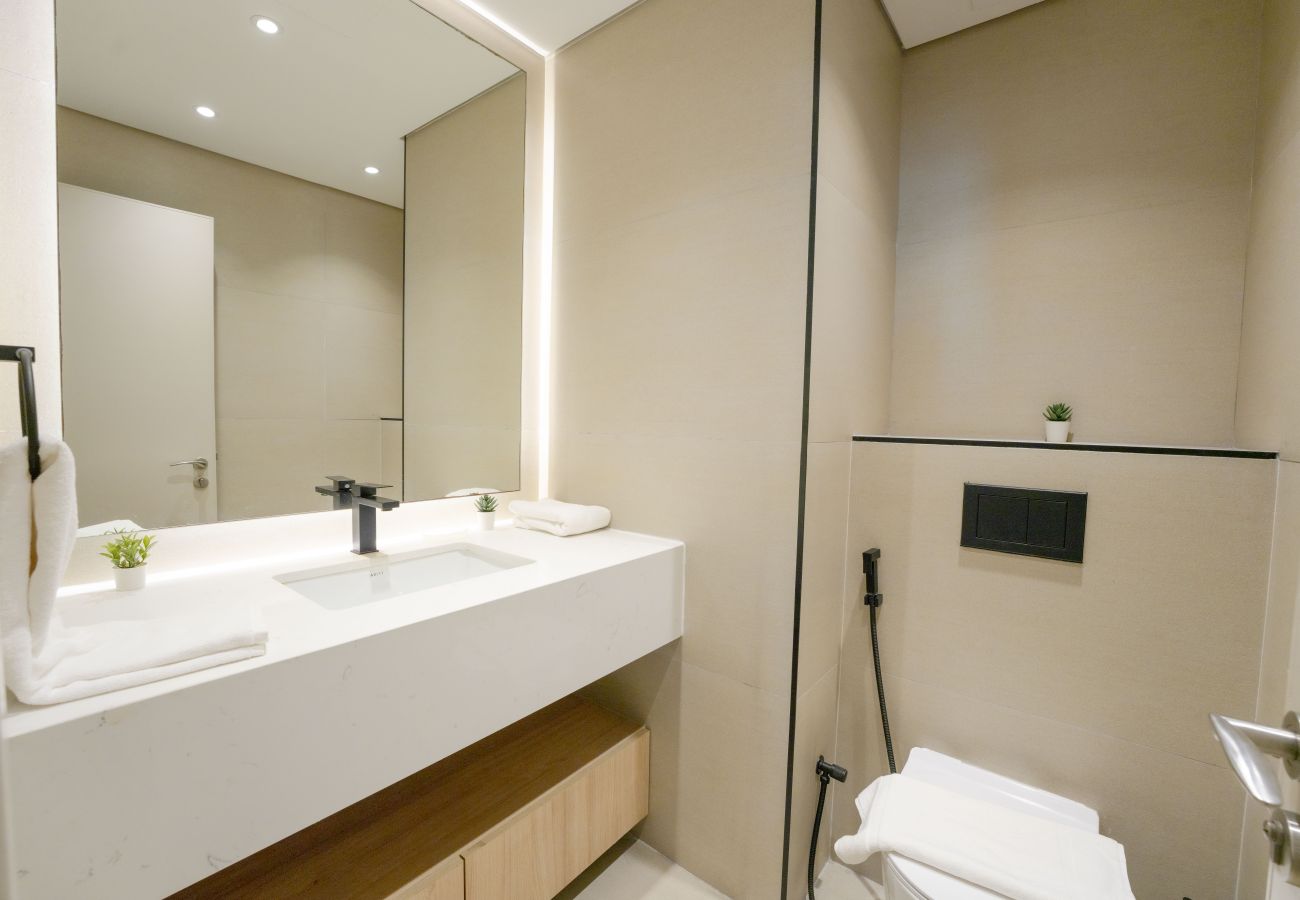 Apartment in Dubai - EasyGo - Luxury 3BR+M with Dubai Eye View, JBR